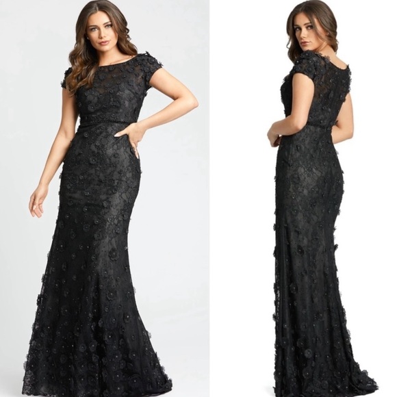 Mac Duggal Dresses & Skirts - Mac Duggal/NWT Floral Applique Boat Neck Short Sleeve Gown, Black 67711